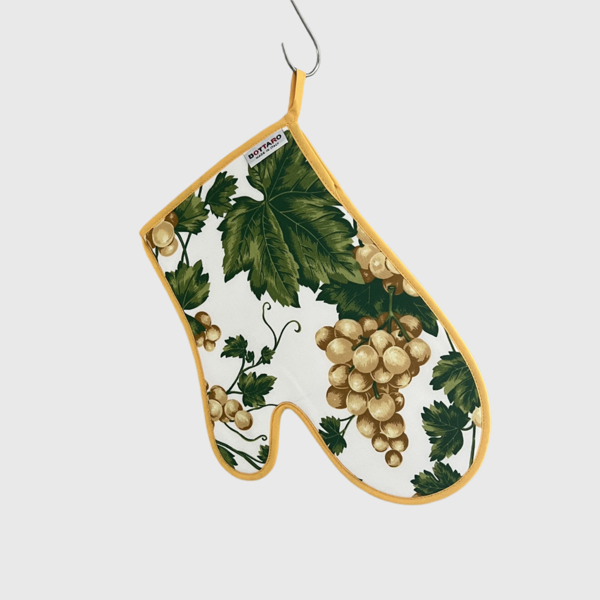 Oven glove with yellow grapes design