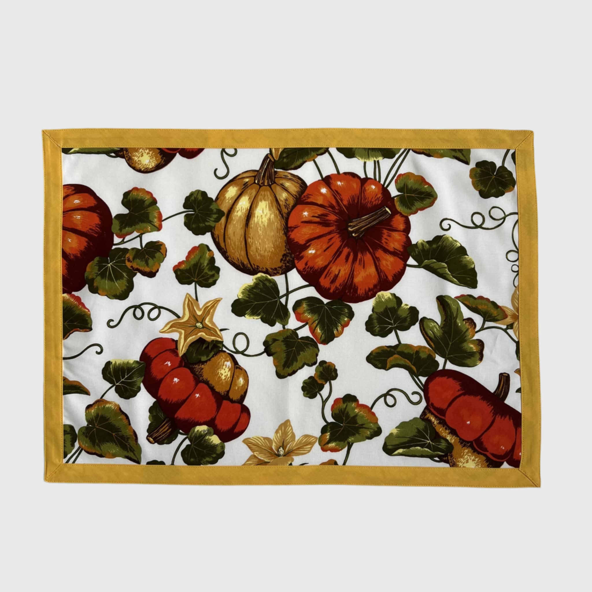 Placemat with pumpkins and leaves